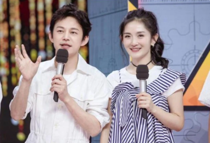 谢娜祝贺何炅赵丽颖获奖，变化、学习与自信的力量闪耀星光之路
