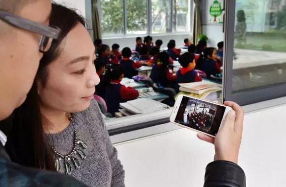 教育与责任，老师羽毛球拍捅学生屁股事件引发开除风波