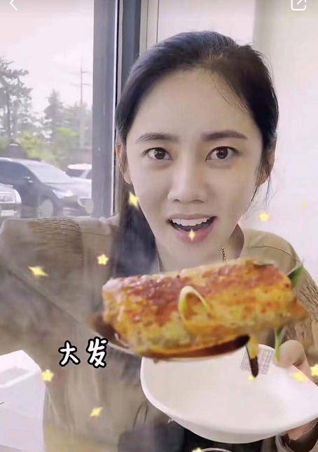 米村拌饭小风波，女子用餐后不适事件与大家庭的温馨瞬间