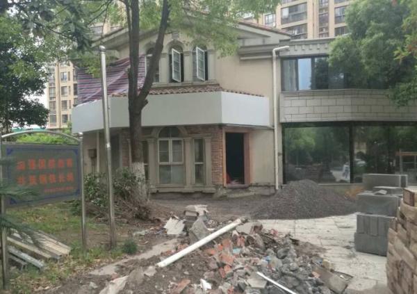违建宿舍沿河占绿12年，时光下的反思与违建治理启示