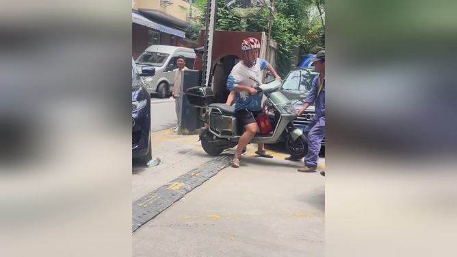 辱骂保安事件