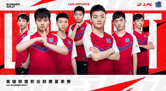 Bin登场脱外套引发行为艺术争议，外套扔给观众引发讨论