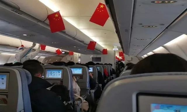 深圳航班最新消息,深圳航班最新消息，巷弄深处的航空奇遇与一家隐藏的特色小店