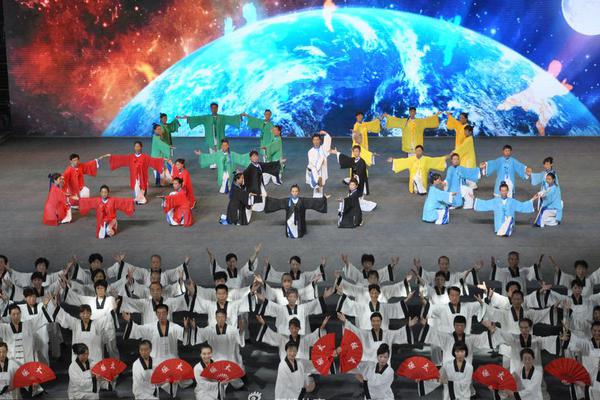香港100最准的一肖中码,动态解读分析_YCO83.824先锋实践版