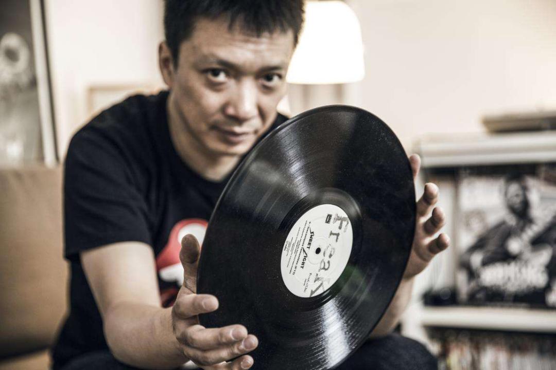 何鹏音乐日常，DJ新曲中的友情与爱旋律