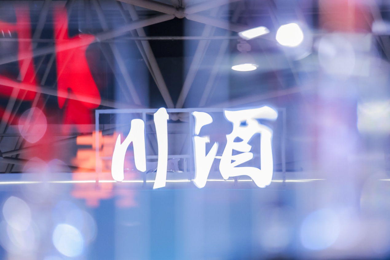 科技新品震撼登场，凌昊天季小芯最新章节瞬间改变生活