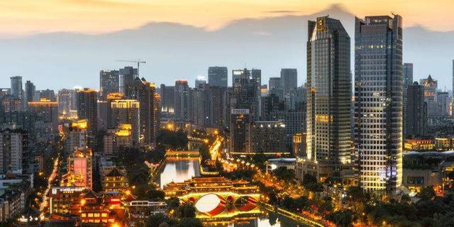 成都最新房产趋势，背景、发展、影响与时代地位分析